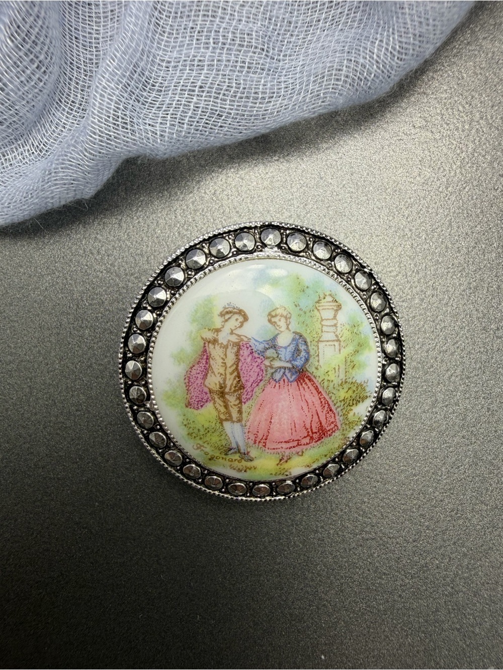 Vintage Courting Couple Scarf Clip